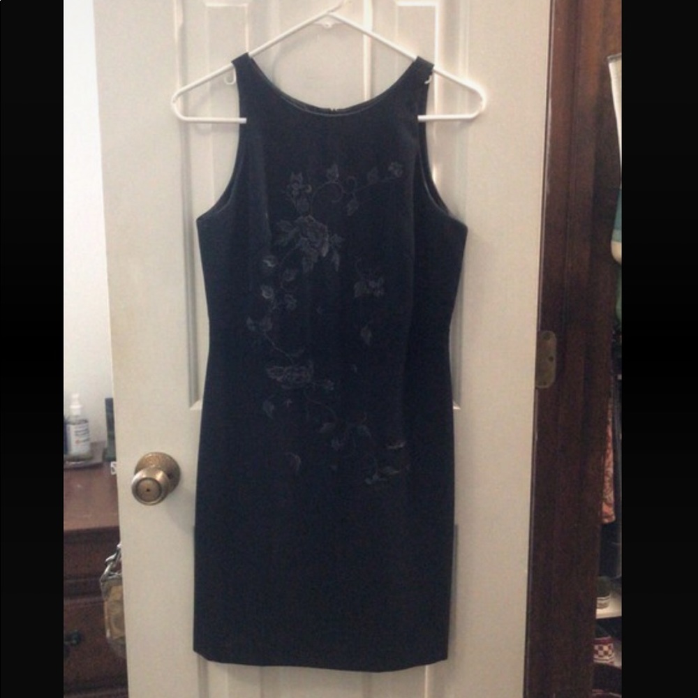 Women’s/Juniors Shift Dress
